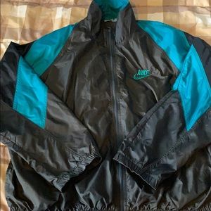 Vintage Nike Windbreaker fits between L/XL